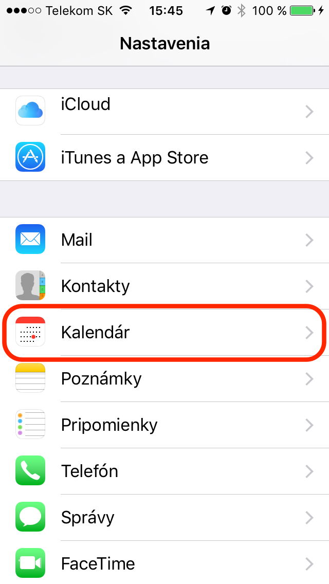 Nastavenia iPhonu s vyznačenou položkou Kalendár